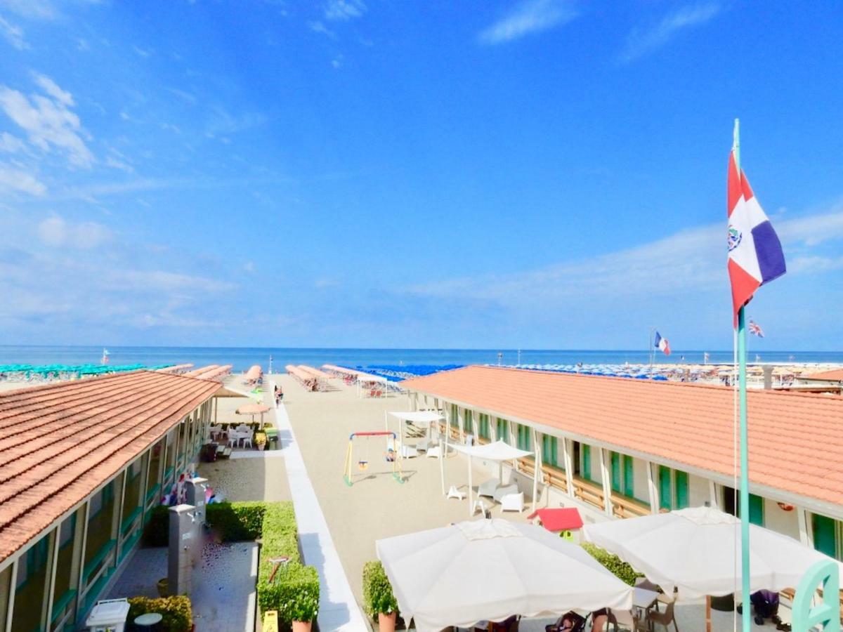 Ferienwohnung Attico Al Mare Viareggio Exterior foto