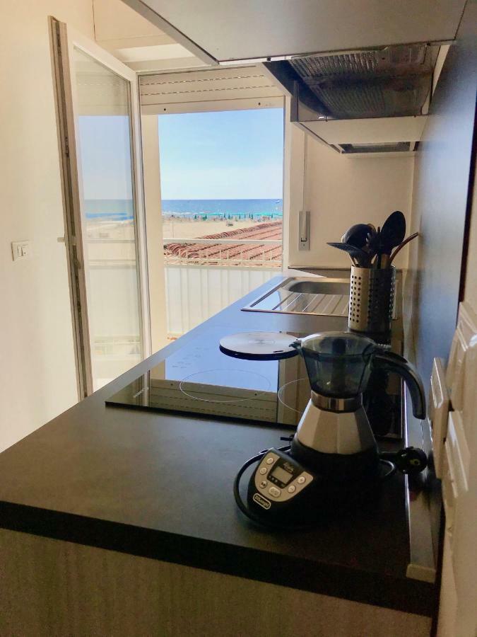 Ferienwohnung Attico Al Mare Viareggio Exterior foto