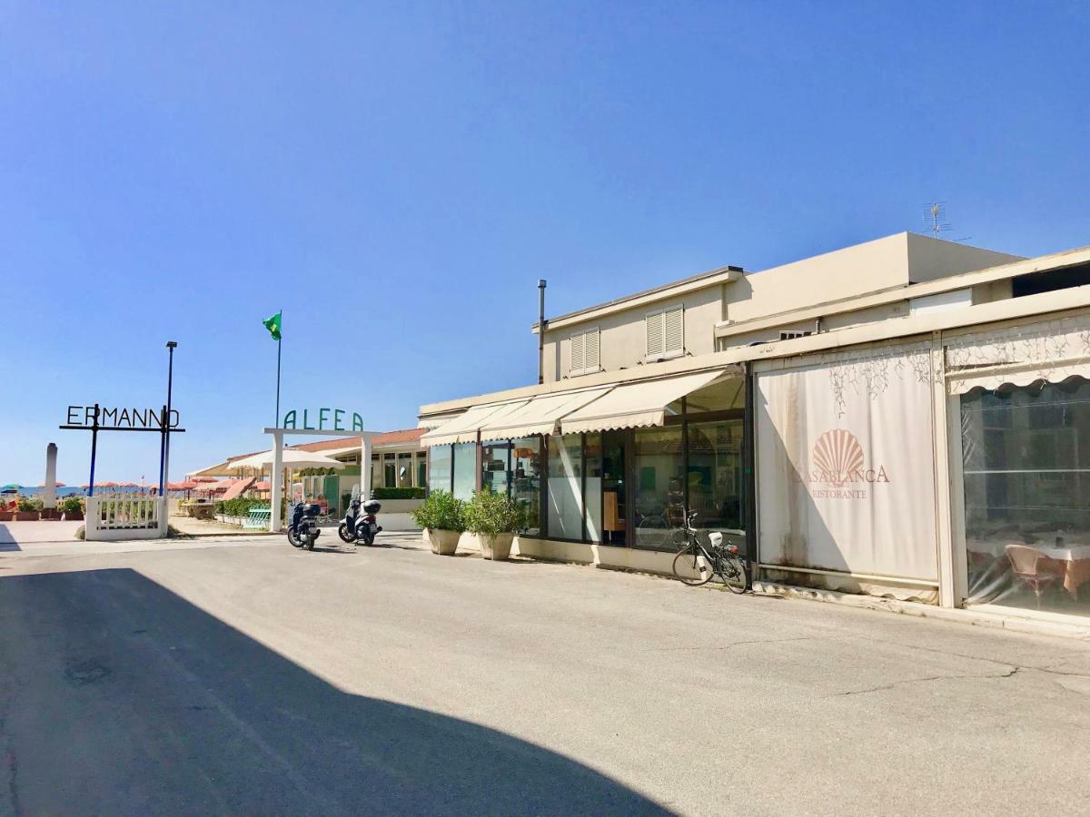 Ferienwohnung Attico Al Mare Viareggio Exterior foto